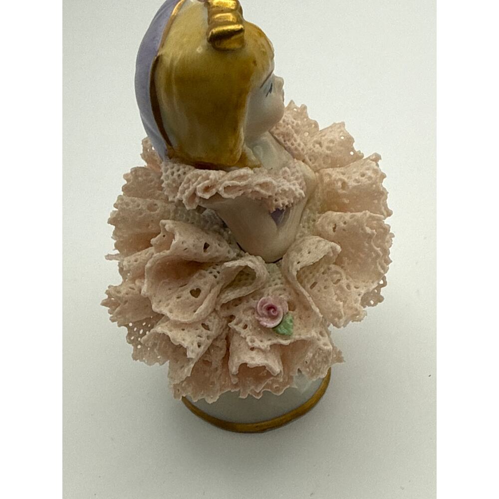 Irish Dresden "Deirdre" with Umbrella Porcelain Figurine - Picture 4 of 6